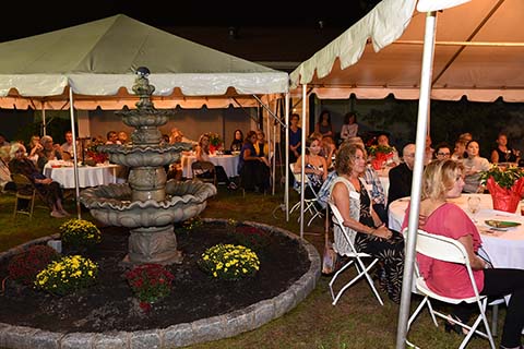 The beautiful tuscan courtyard awaits the guests